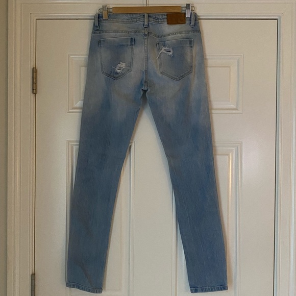 Zara Light Wash Jeans - Picture 2 of 3